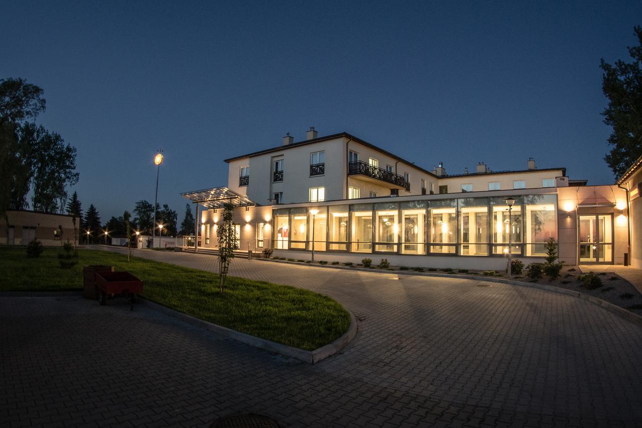 Hotel Radocza Park Business エクステリア 写真