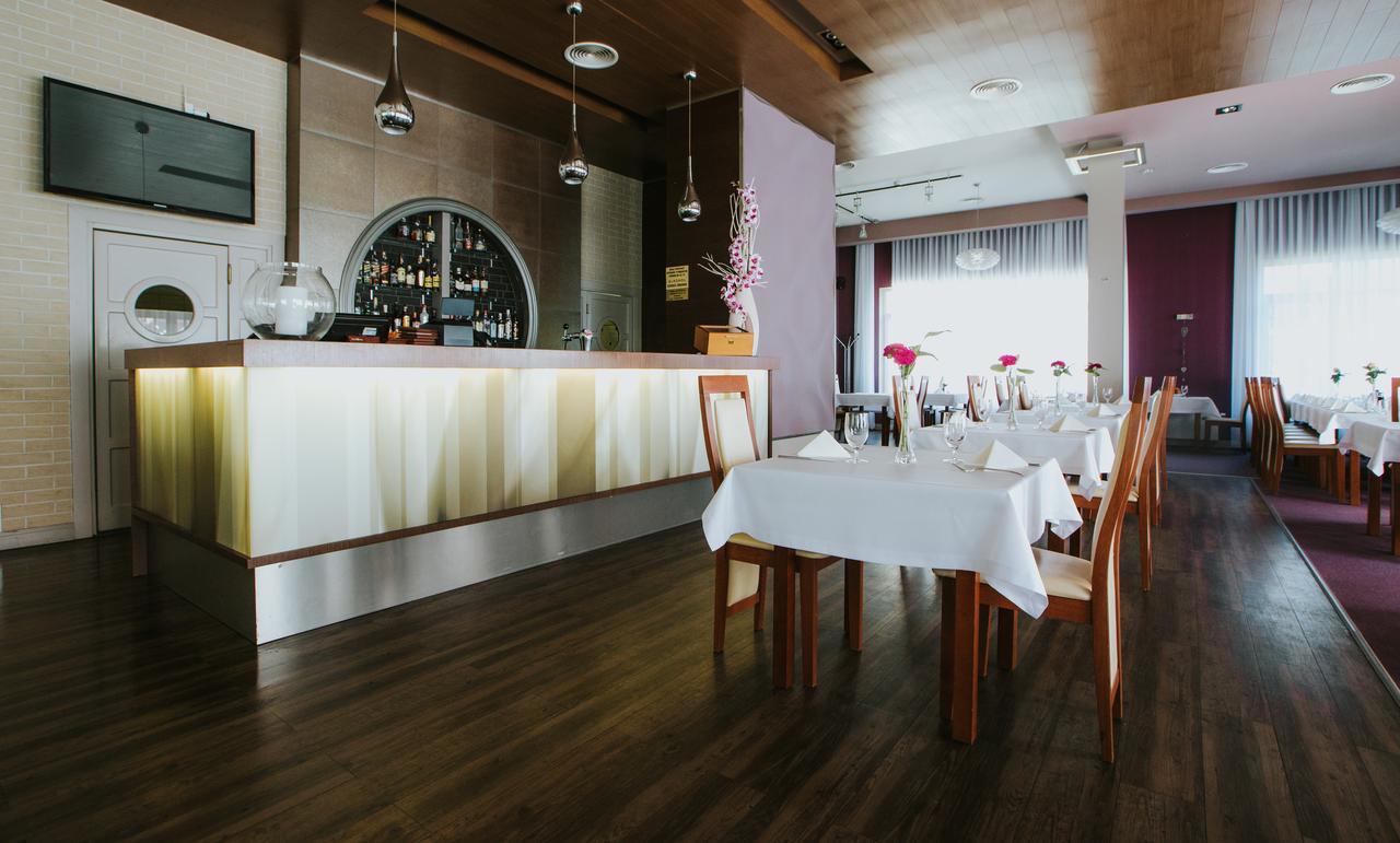 Hotel Radocza Park Business エクステリア 写真